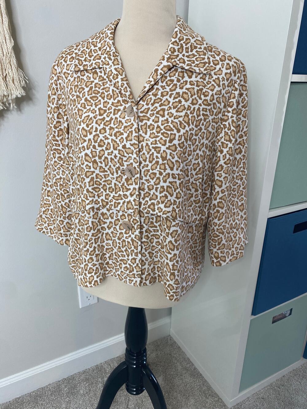 Women's Pendleton Linen Leopard Animal Print Neutral Button-up Shirt Top Blouse